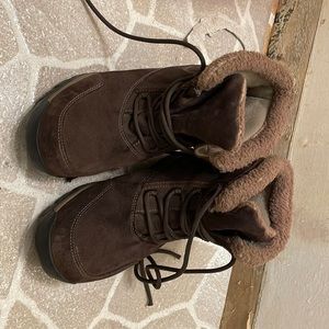 15-18| Sorel Waterfall low lace thinsulate suede boots